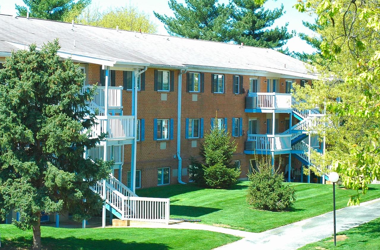 Evergreen Apartments at Riverfront Heights 1600 Bonwood Rd