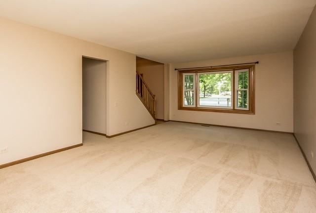 1955 College Green Dr - Photo 2 of 15