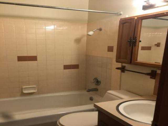 935 E Fairlawn Cir - Photo 3 of 6