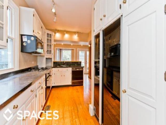 734 W Melrose St - Photo 3 of 6