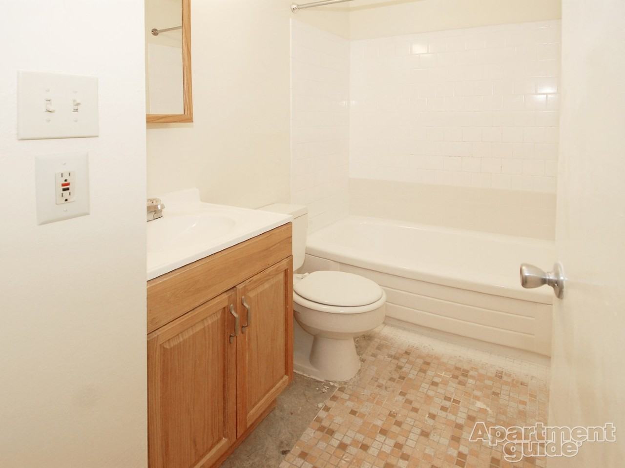 Strawberry Hill Apartments - Photo 3 of 23