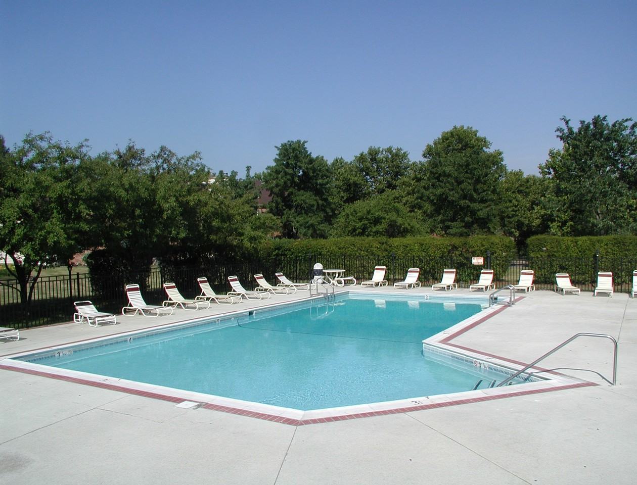 Patchen Place Apartments - Photo 3 of 14