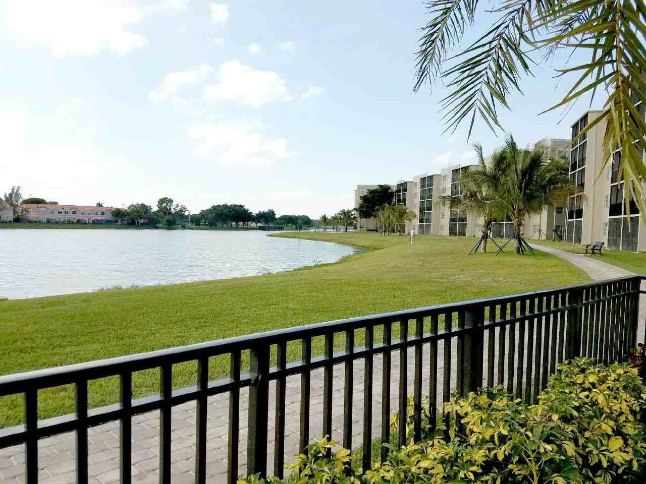 Lake Vista Apartment Rentals - Photo 3 of 30