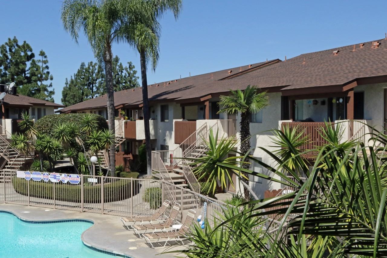 Park Wilshire - Photo 2 of 15