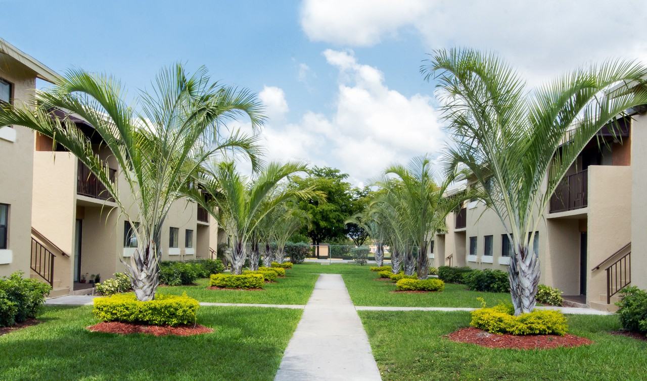 Vista Palms - Photo 2 of 9