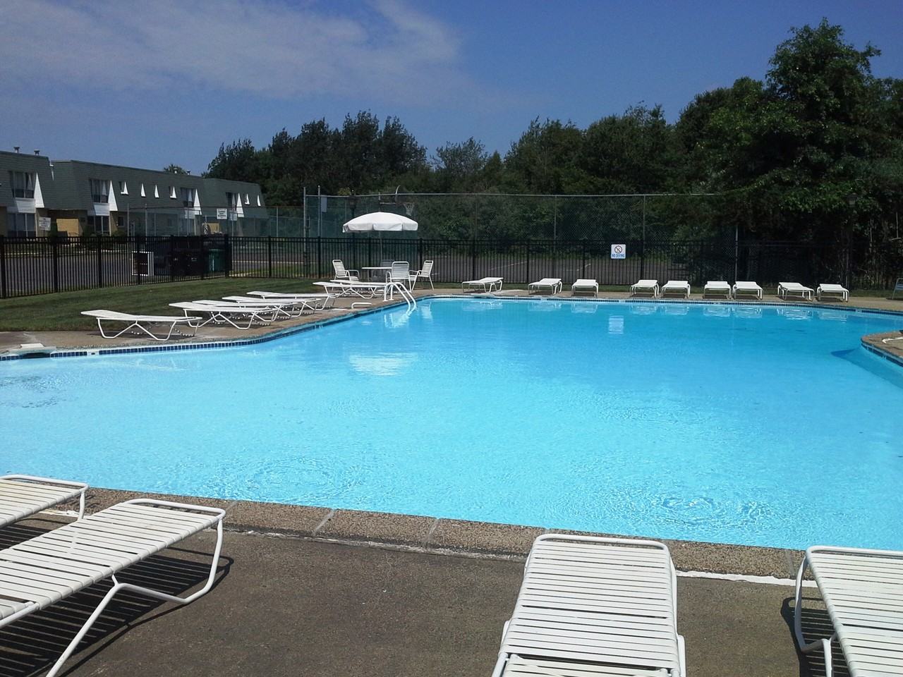 Claridge Court Garden Apartments - Photo 3 of 22