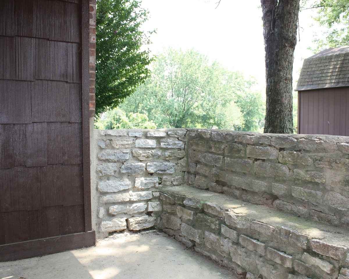 Four Worlds Apts - Photo 3 of 18