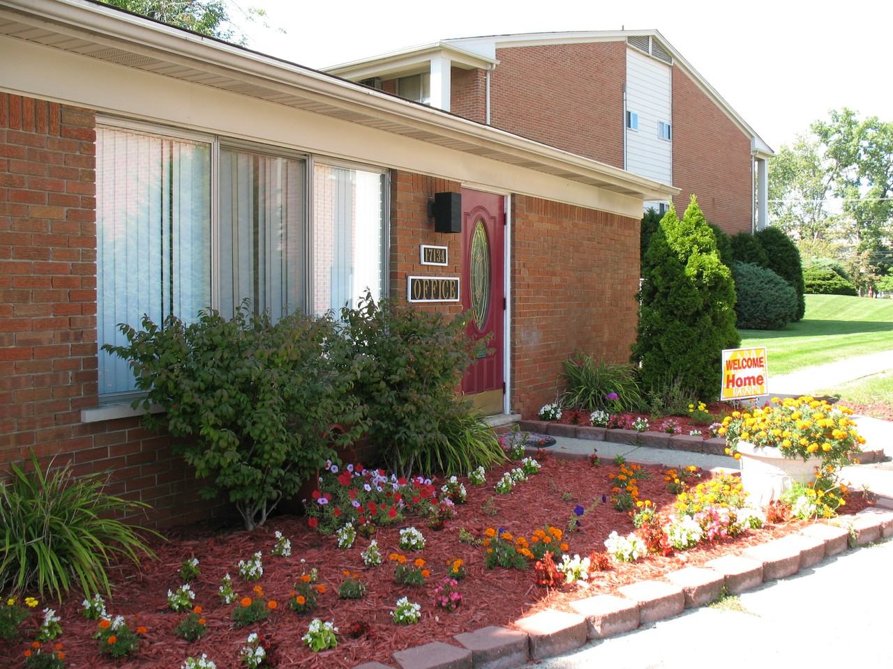 Utica Square Apartments 17134 W 13 Mile Rd, Roseville, MI 48066 Zumper