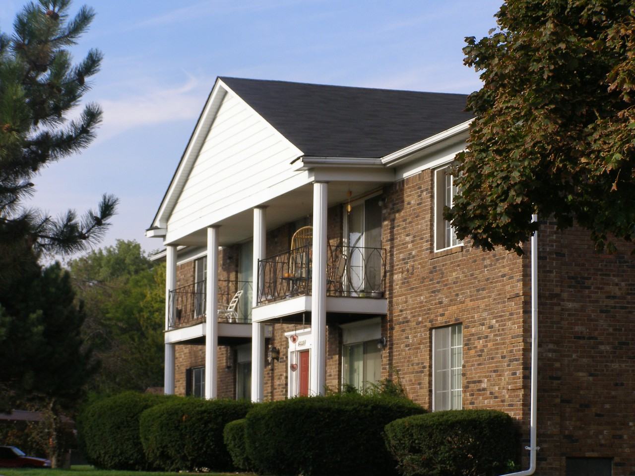 Parkside East Apts - Photo 2 of 25