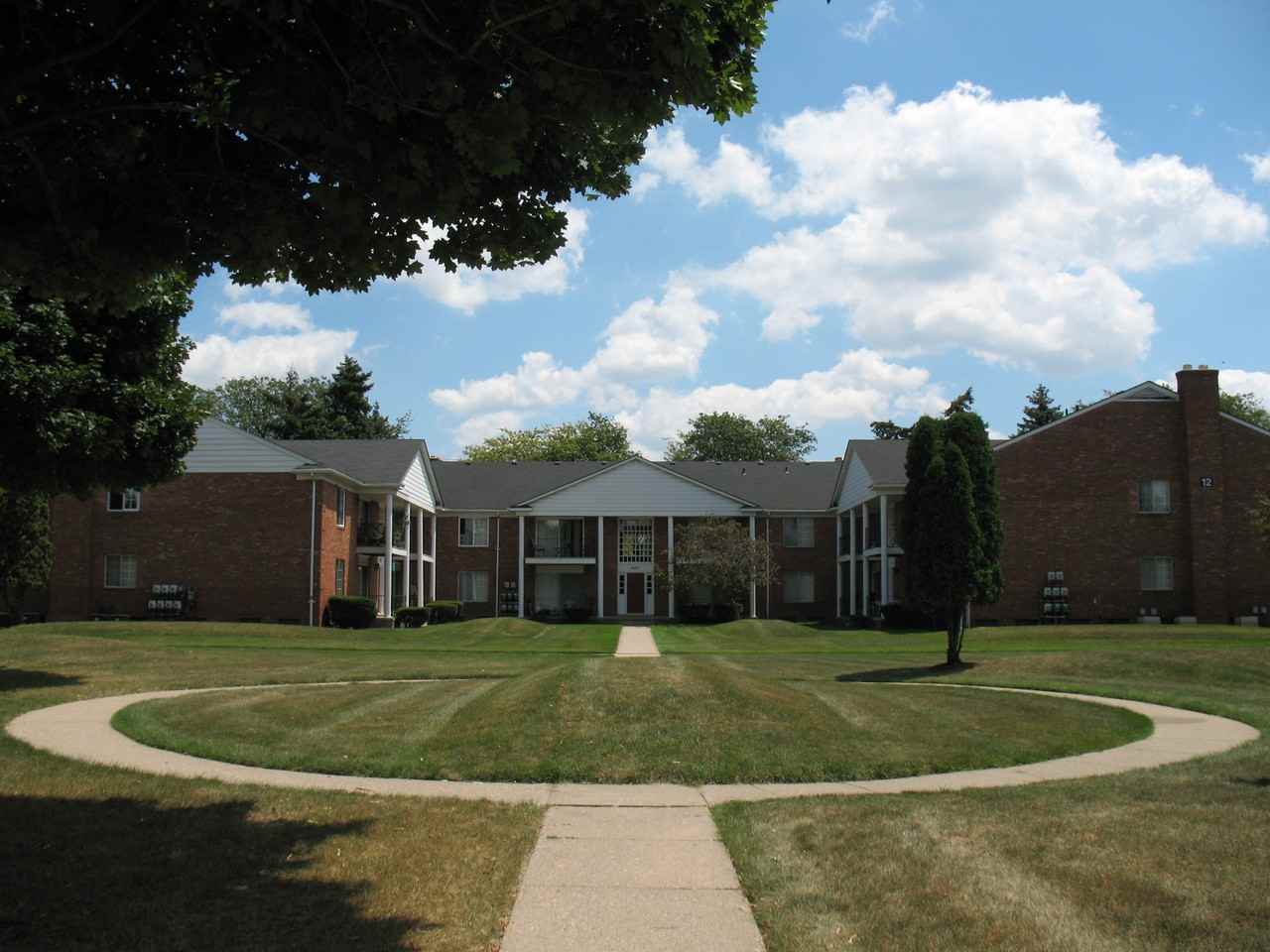 Parkside East Apts - Photo 3 of 25