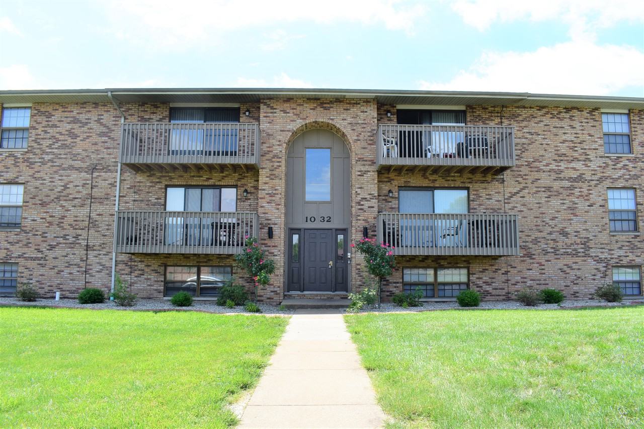 Bouse Apartment Homes - Photo 3 of 44