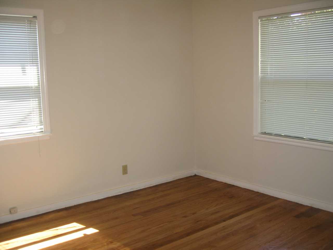 1156 Jervis Avenue - Photo 2 of 6
