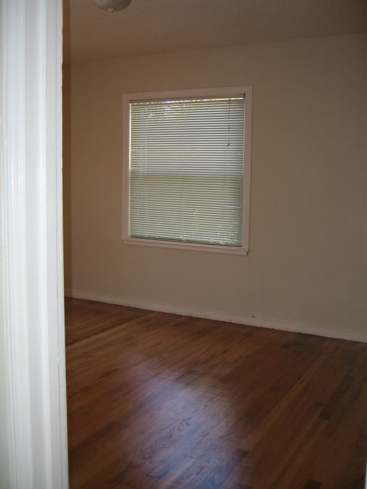 1156 Jervis Avenue - Photo 3 of 6