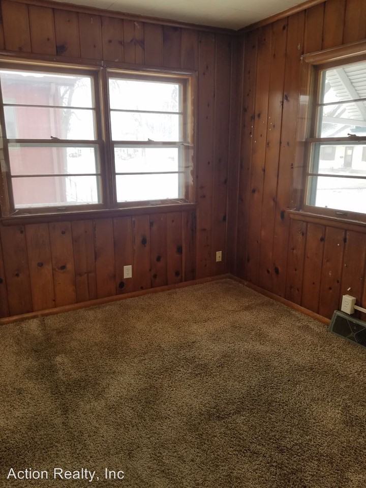 1424 S 25th St - Photo 3 of 13