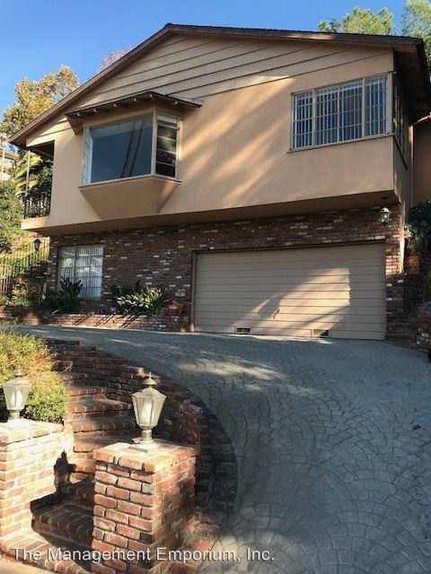 401 Brockmont Dr - Photo 2 of 32