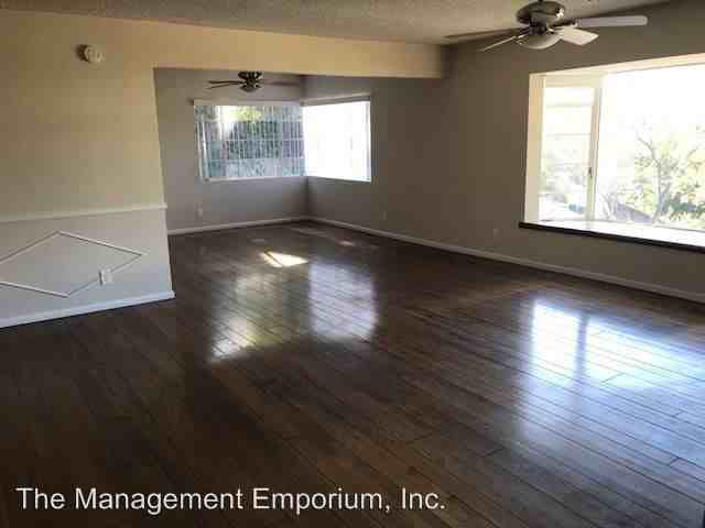 401 Brockmont Dr - Photo 3 of 32