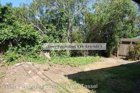 1101 Agatha Way - Photo 2 of 10