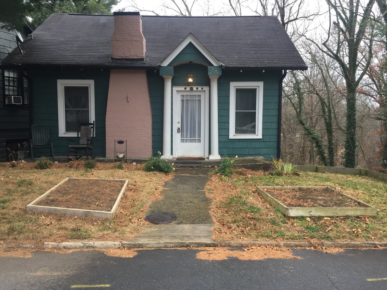 205 Courtland Pl - Photo 2 of 5