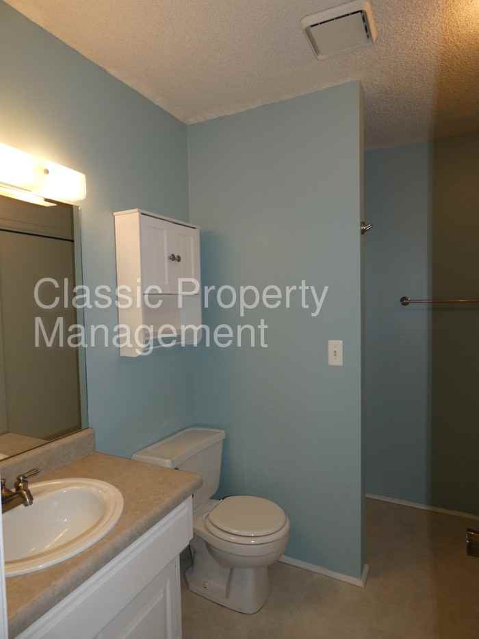 7013 N Fisk Ct - Photo 3 of 10