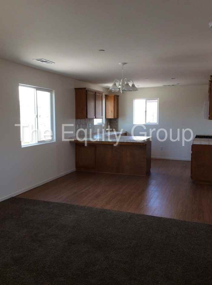 2931 N Crowe St - Photo 2 of 21