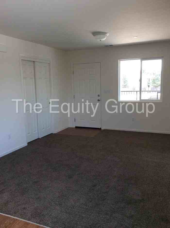 2931 N Crowe St - Photo 3 of 21