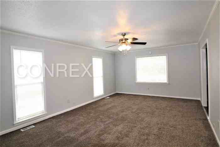 7301 Fontana Dr - Photo 3 of 14