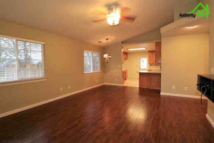 19556 Valley Ford Dr - Photo 3 of 32