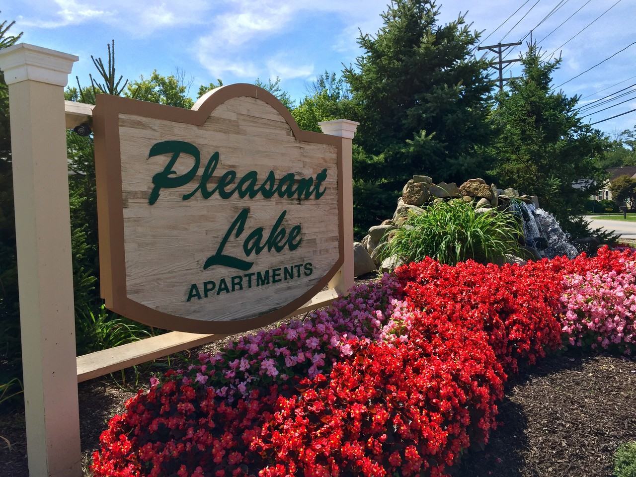 Pleasant Lake Apartments - Photo 2 of 7