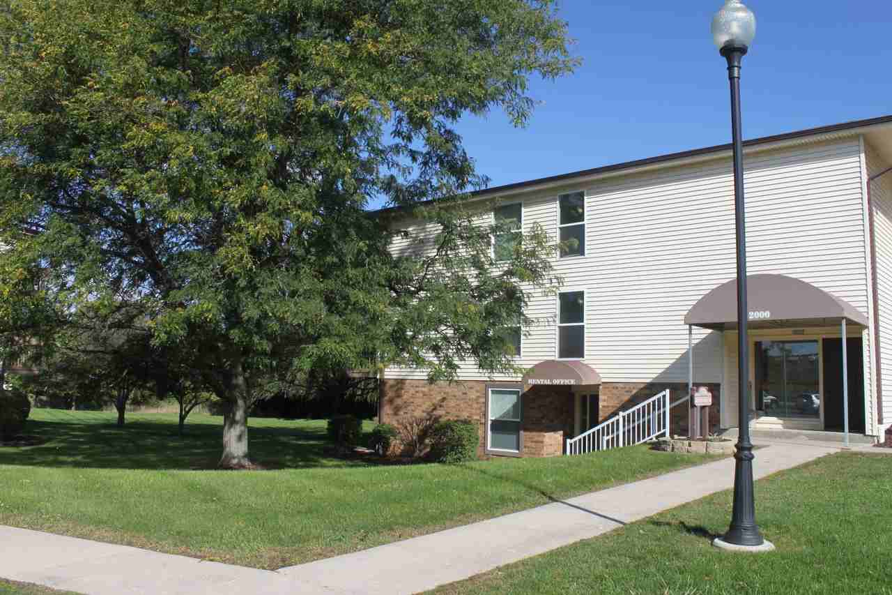 Fox Point Village - Photo 3 of 18