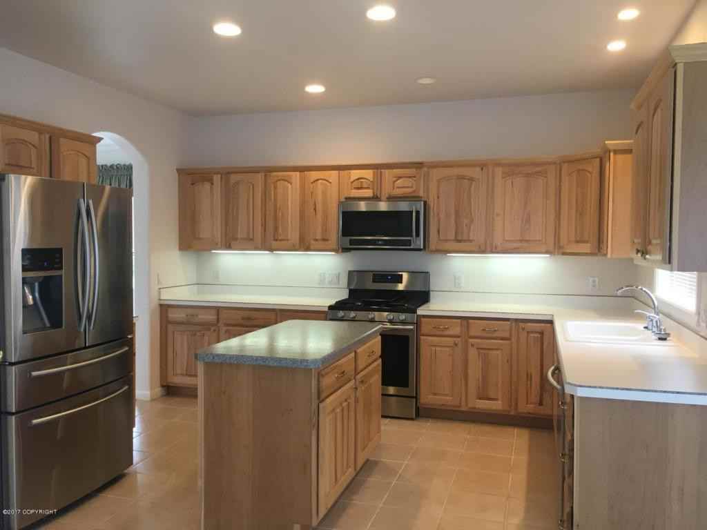 1530 Toyon Way - Photo 2 of 13