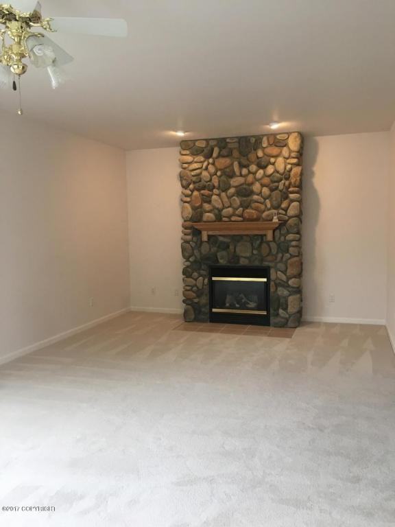 1530 Toyon Way - Photo 3 of 13