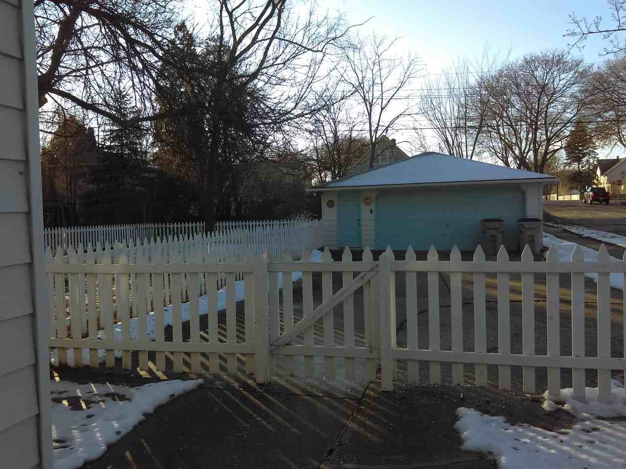 4977 N 74th St - Photo 3 of 9