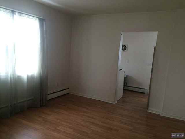 44 Central Ave - Photo 3 of 7