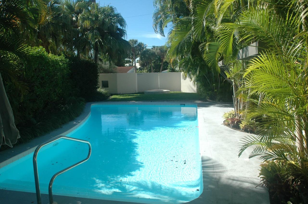 121 South Washington Drive - Photo 2 of 12