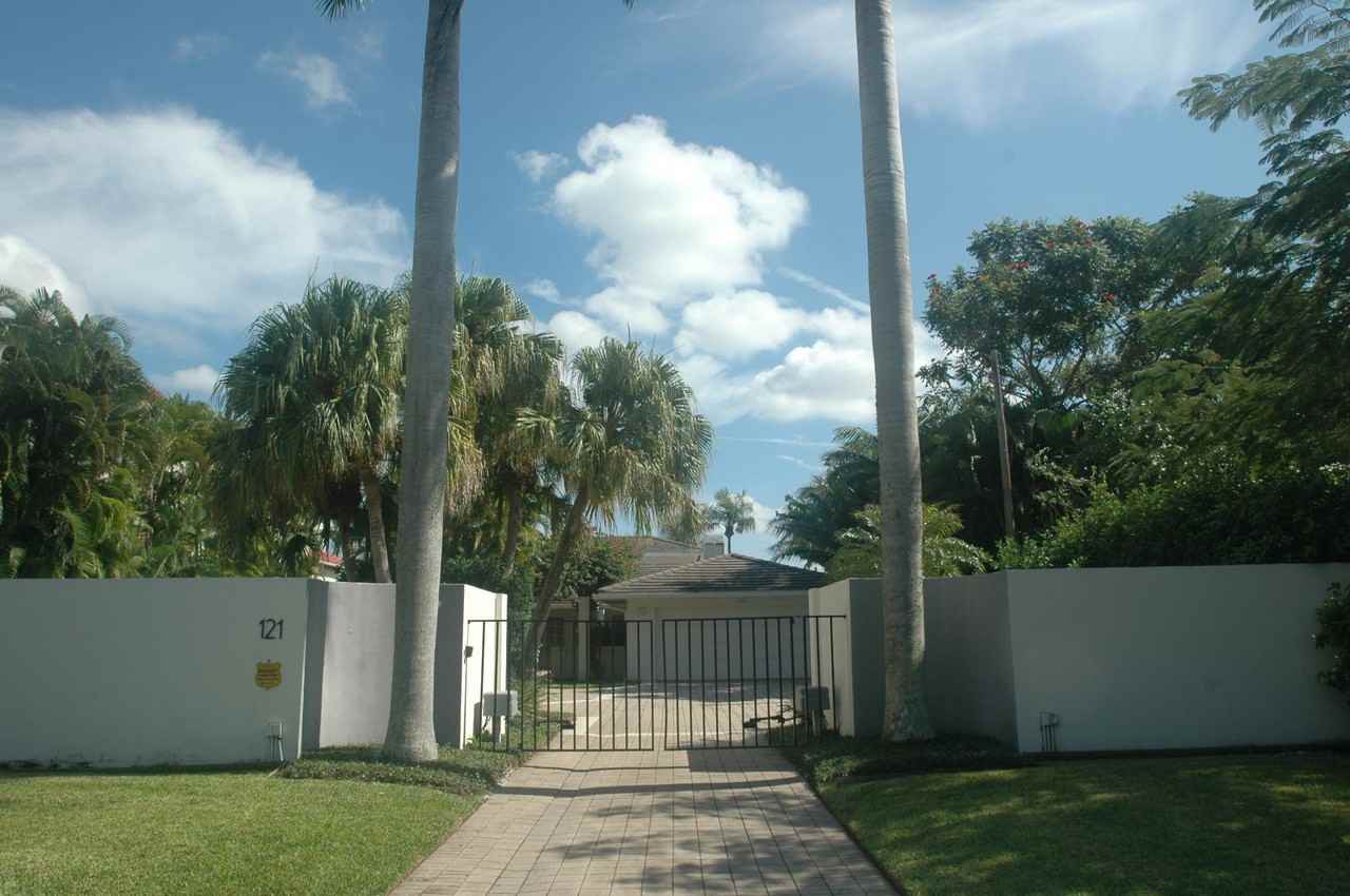 121 South Washington Drive - Photo 3 of 12