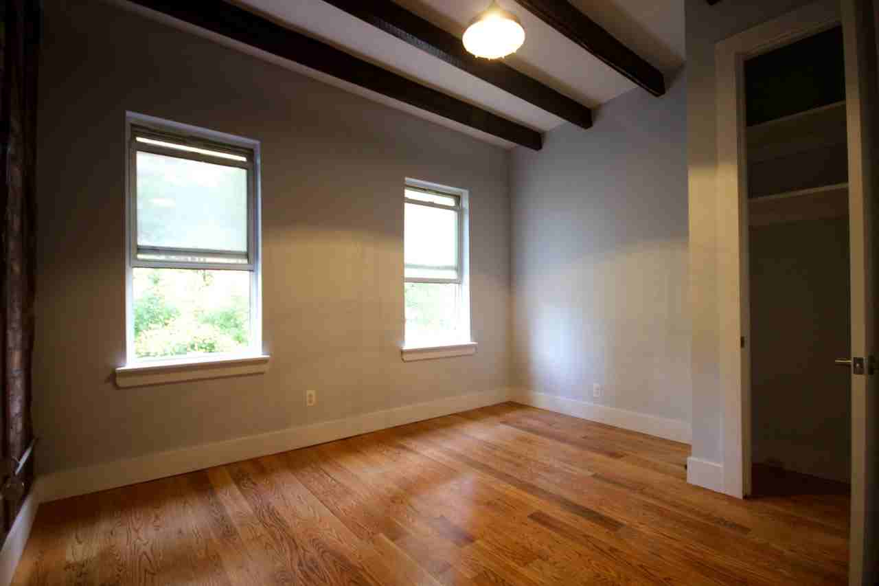 31 Montrose Avenue #27HT