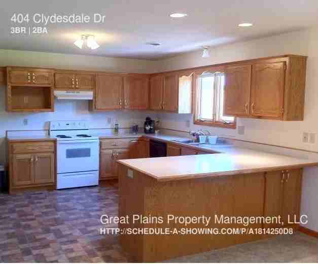 404 Clydesdale Dr - Photo 2 of 10