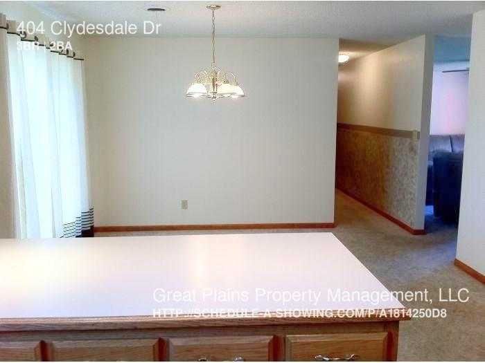 404 Clydesdale Dr - Photo 3 of 10