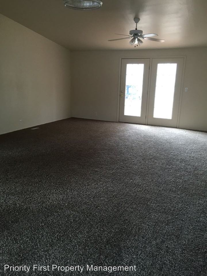 234 W 200 S St - Photo 3 of 15