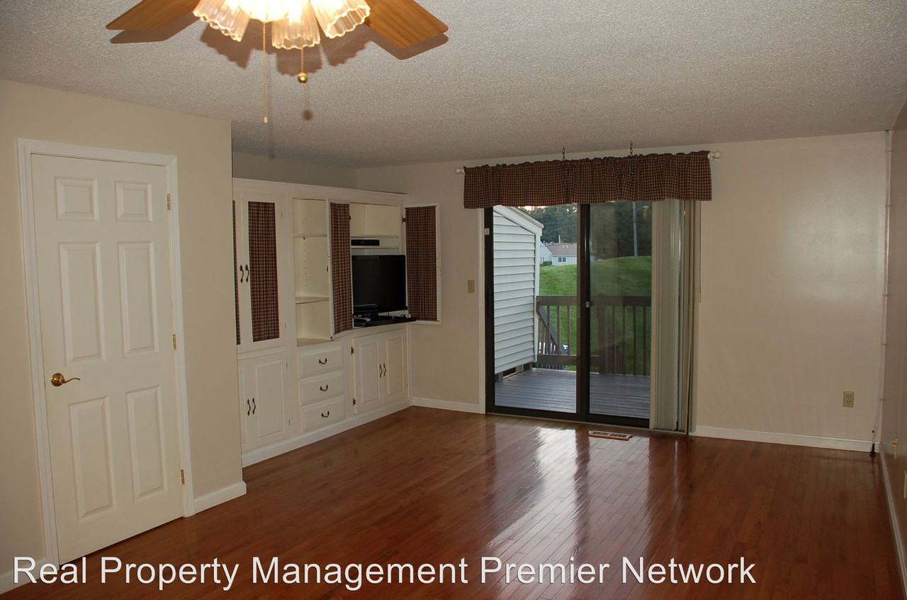 954 Fox Hollow Dr - Photo 2 of 11