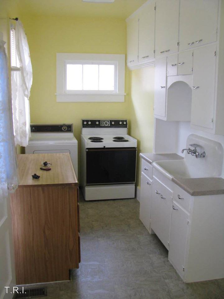 124 S 2nd St - Photo 3 of 4