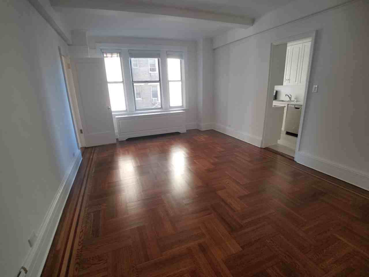 Central Park West & W 81st St #7B - Photo 6 of 23