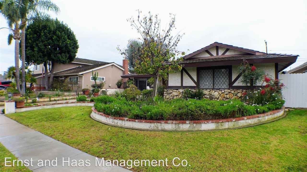 4223 Clubhouse Dr - Photo 2 of 31