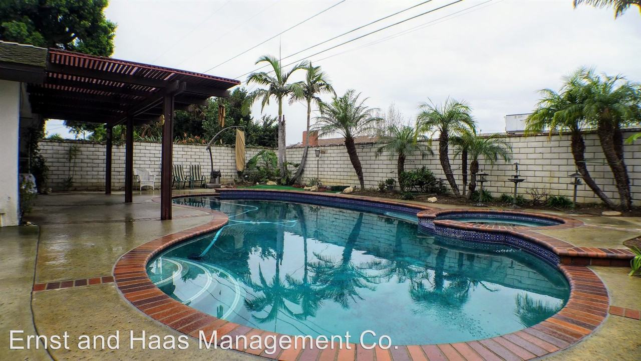 4223 Clubhouse Dr - Photo 3 of 31