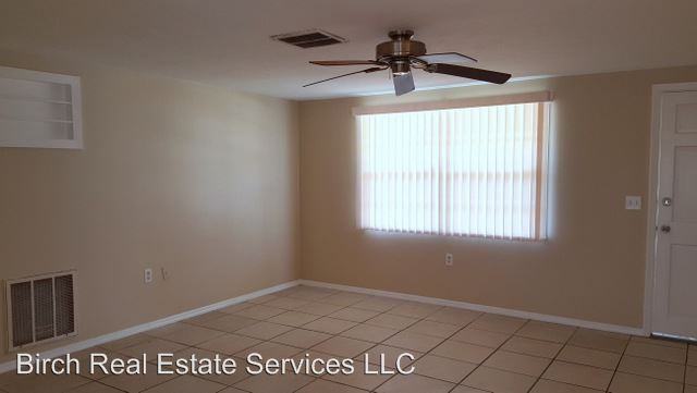 4352 Shoreline Dr - Photo 3 of 17