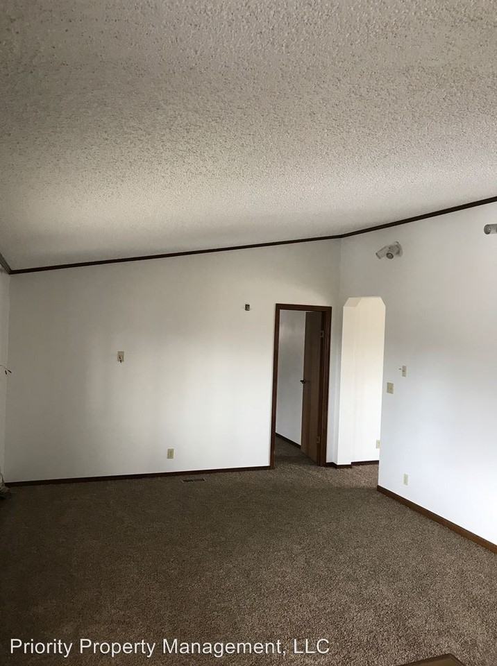3710 Homestead Ln - Photo 3 of 8