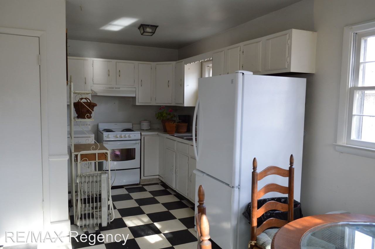 4221 Bragg St - Photo 3 of 11