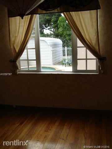 1628 McKinley St - Photo 3 of 6