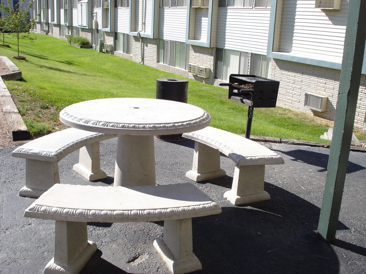 Airlan Arms Apartments - Photo 2 of 18