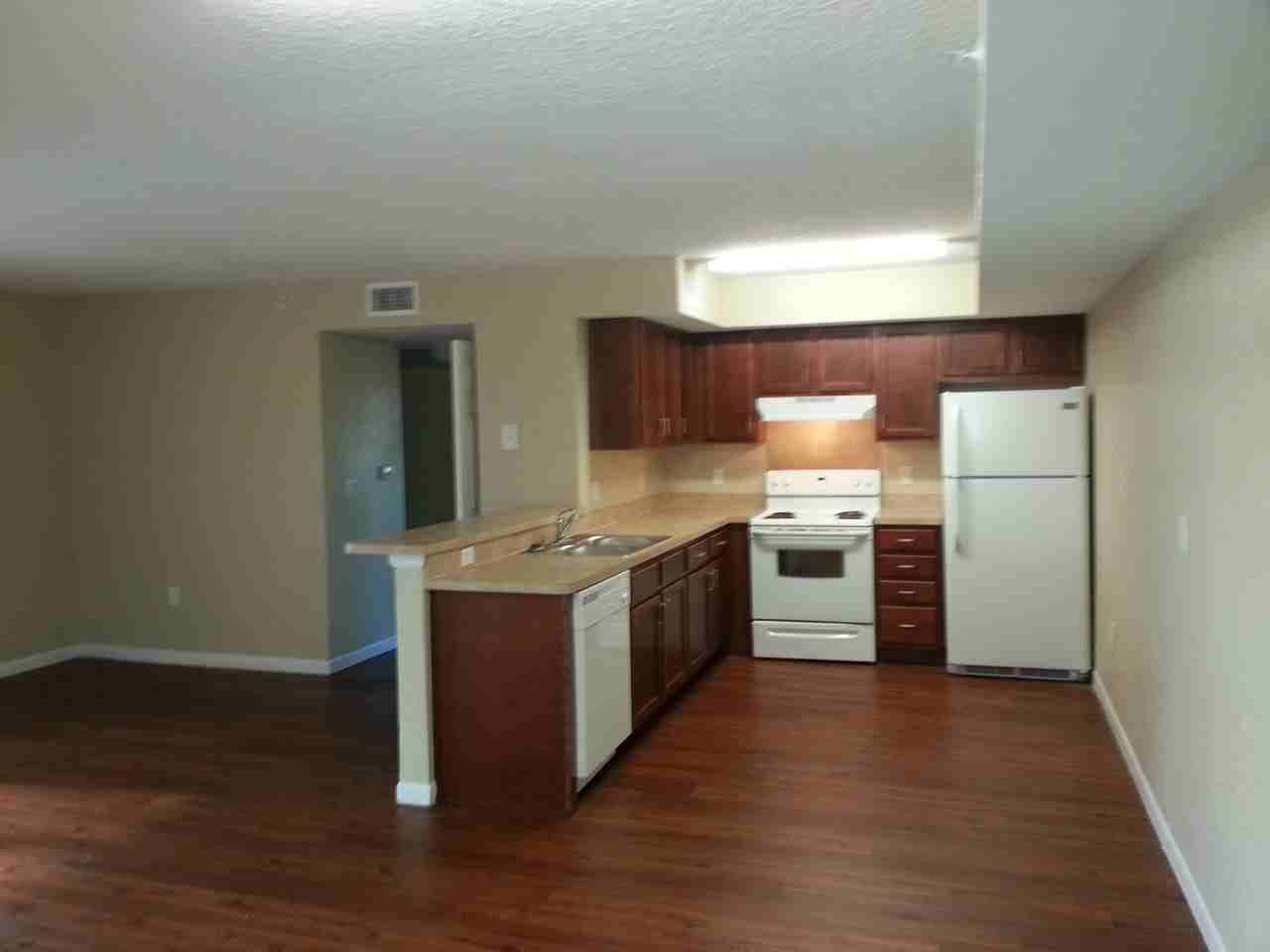 Palms West Apartments - Photo 2 of 28